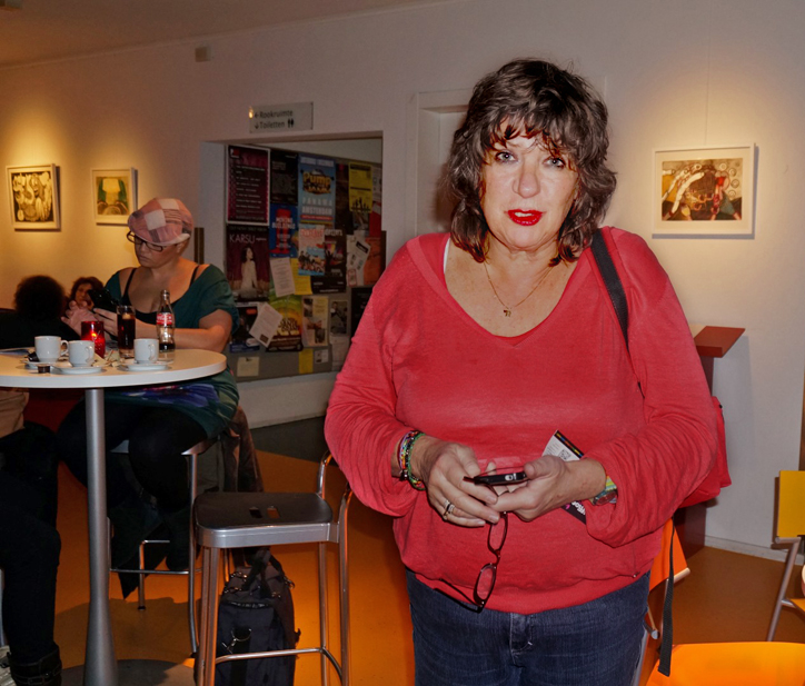 marijke_with_her_mobile 2