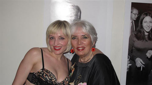 1xie-wearig-a-bra-with-double 1xie-wearig-a-bra-with-double