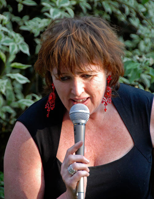 astrid-singing-lovely astrid-singing-lovely