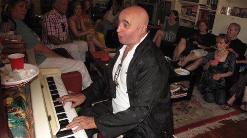 paul-bouts-singinng.jpg paul-bouts-singinng.jpg