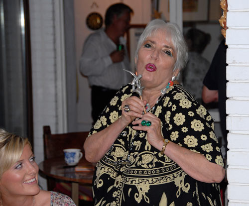 xie-acting-funny-with-gift-deanne